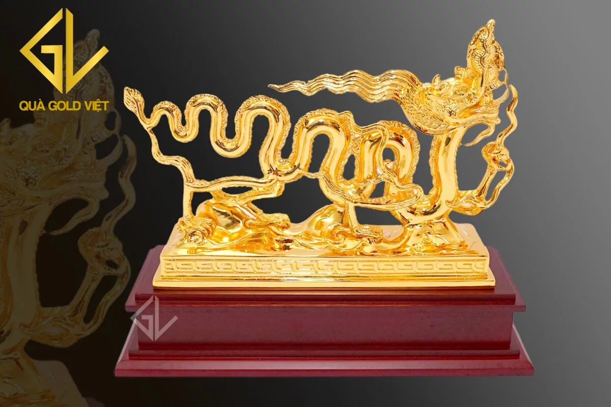 Tượng rồng mạ vàng